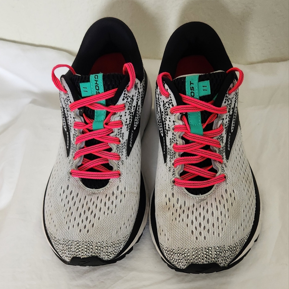 Brooks Ghost 11 tennis shoes